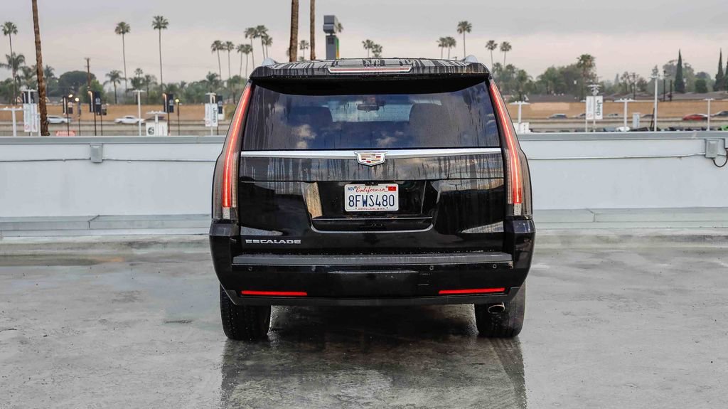 Used 2018 Cadillac Escalade ESV Premium Luxury image 8