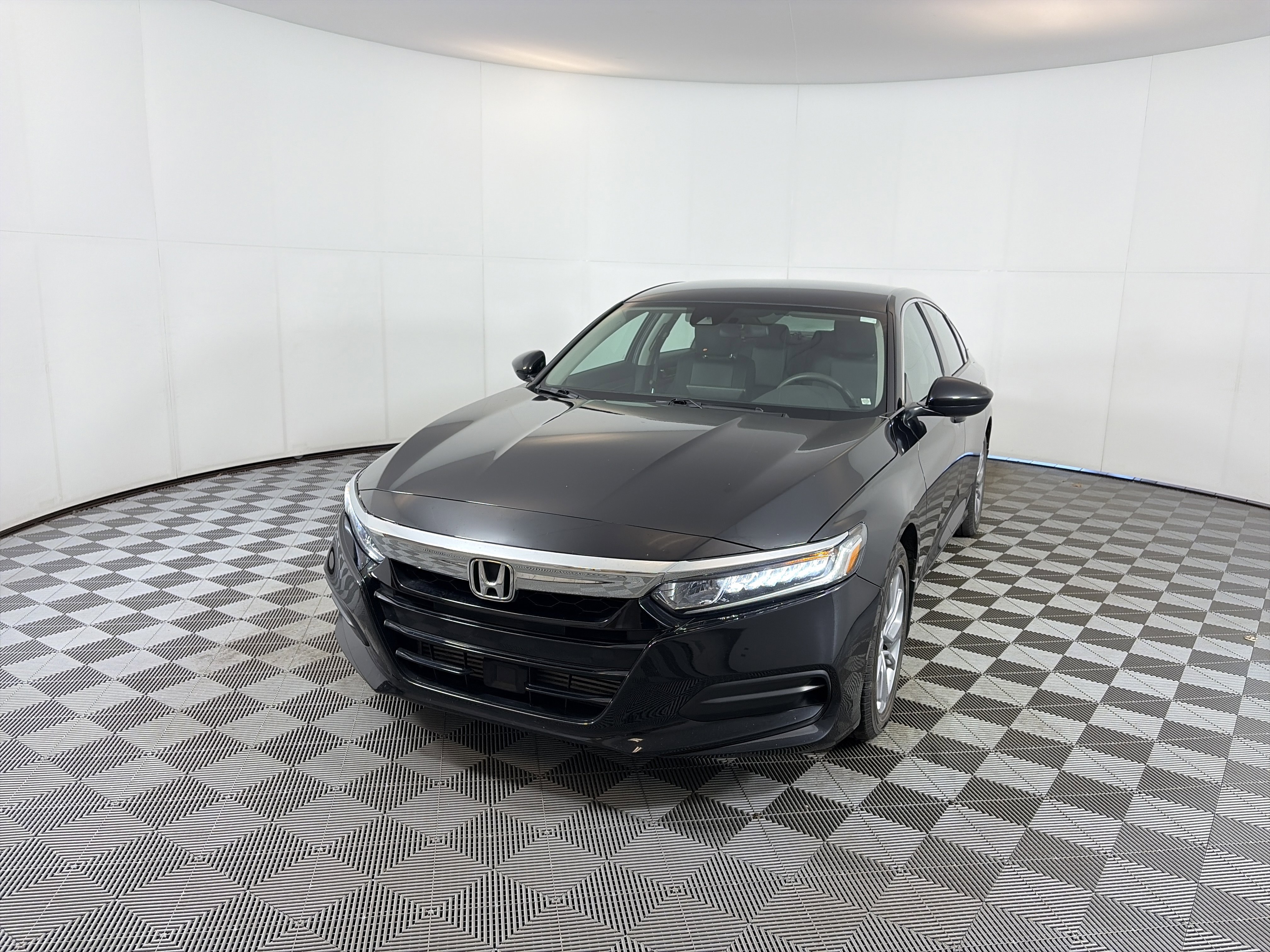 Used 2018 Honda Accord LX image 2