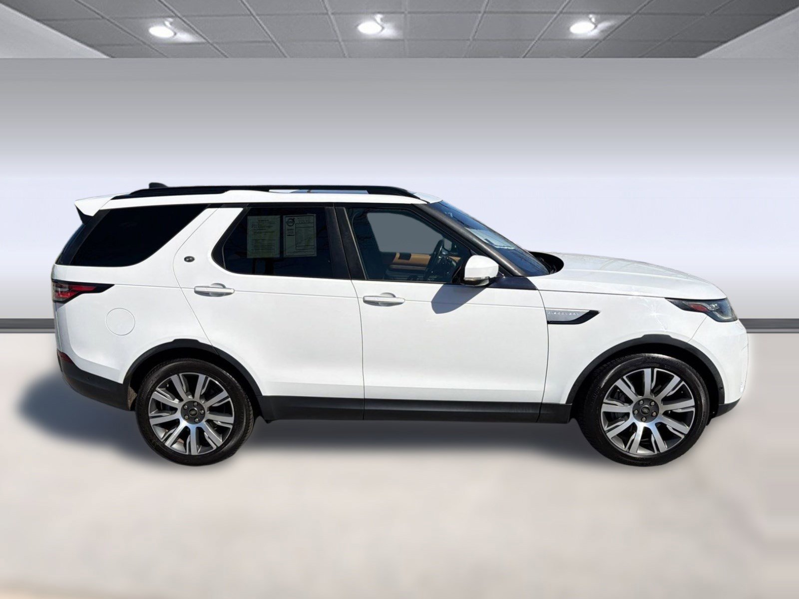 Used 2018 Land Rover Discovery HSE Luxury image 8
