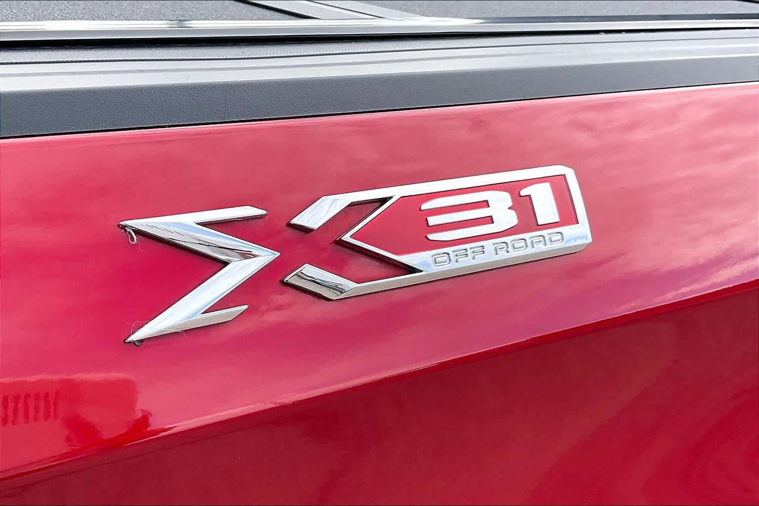 Used 2023 GMC Sierra 1500 SLT AWD/4WD image 30
