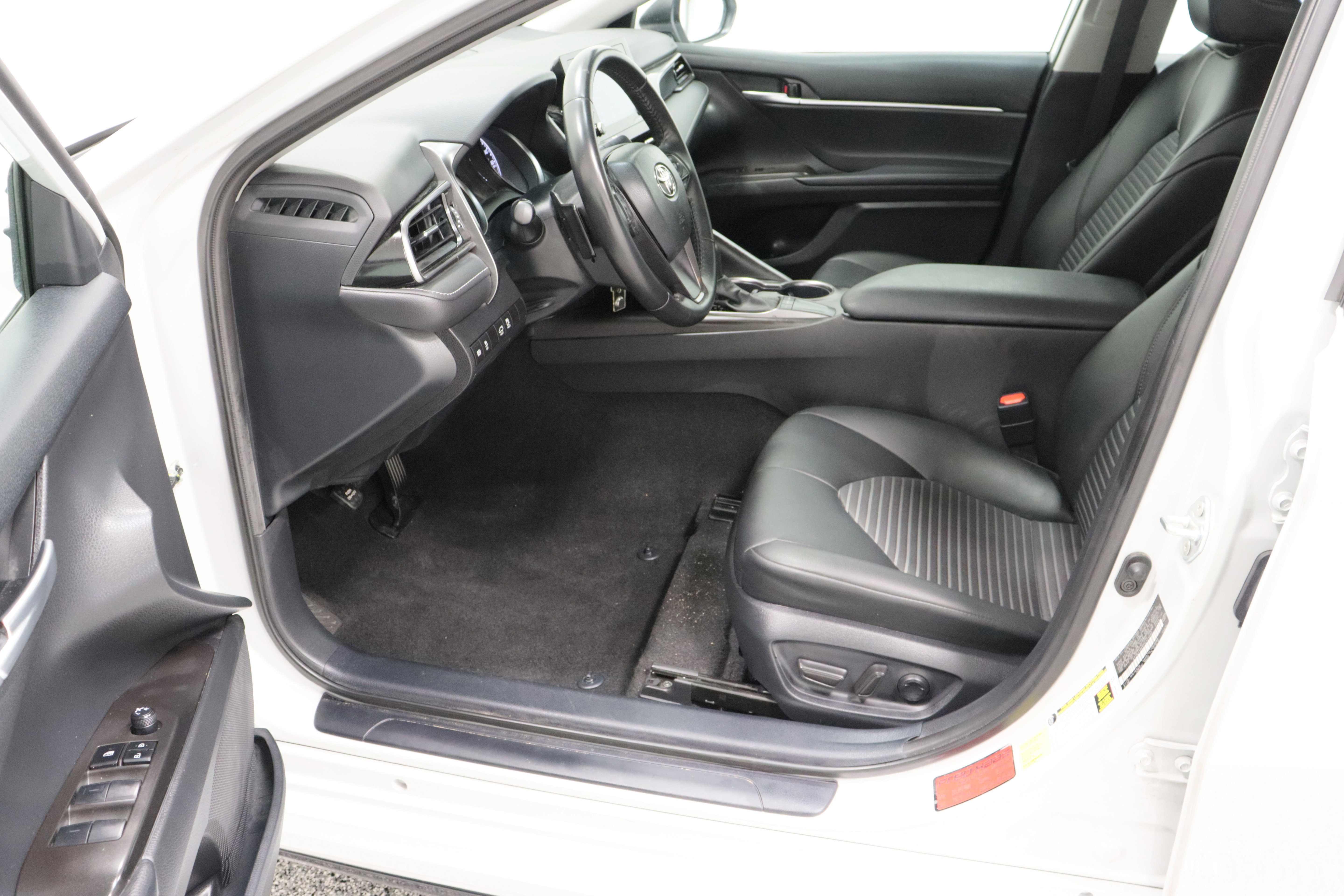 Used 2023 Toyota Camry SE image 14