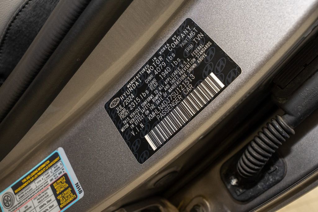 Used 2025 Hyundai Elantra Limited image 21