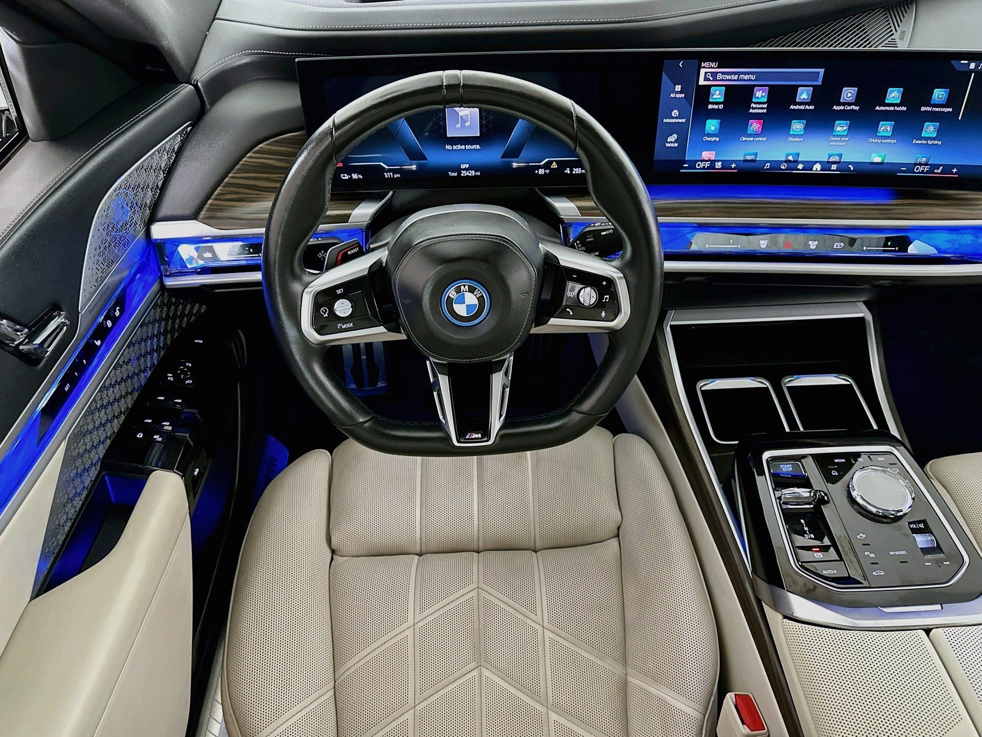 Used 2023 BMW i7 xDrive60 w/ Executive Package 2 AWD/4WD image 21