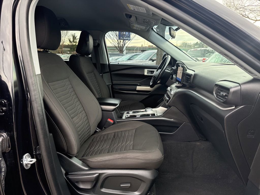 Used 2021 Ford Explorer XLT image 31