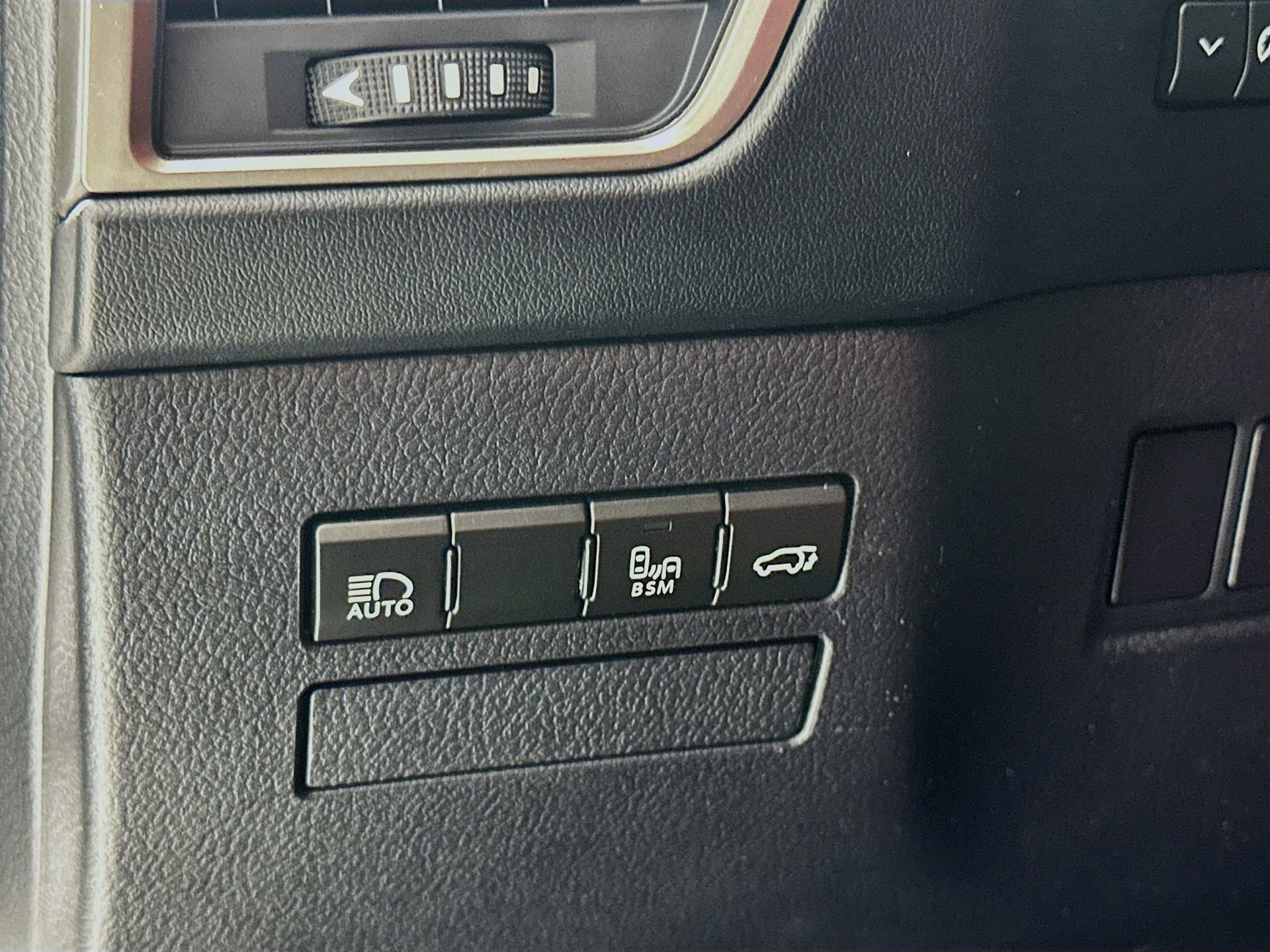 Used 2018 Lexus NX 300 FWD w/ Premium Package image 11