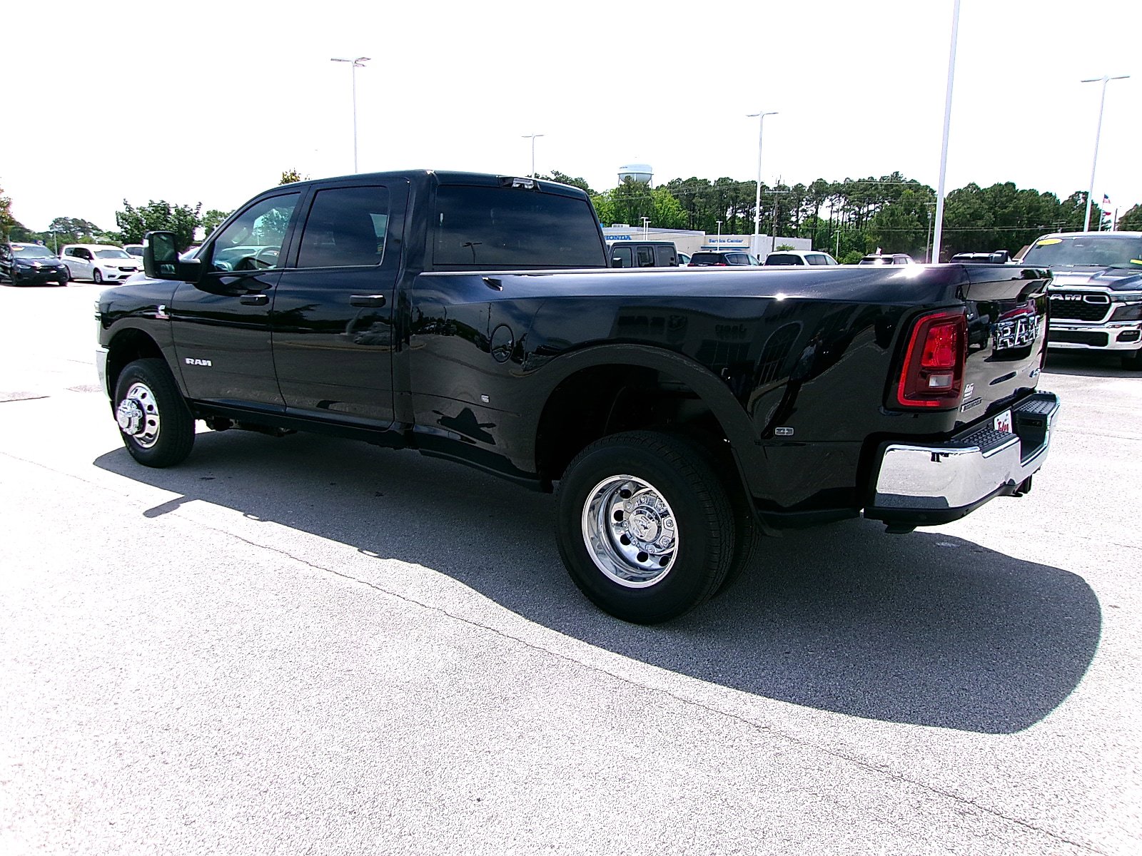 New 2026 RAM 3500 Big Horn AWD/4WD image 3
