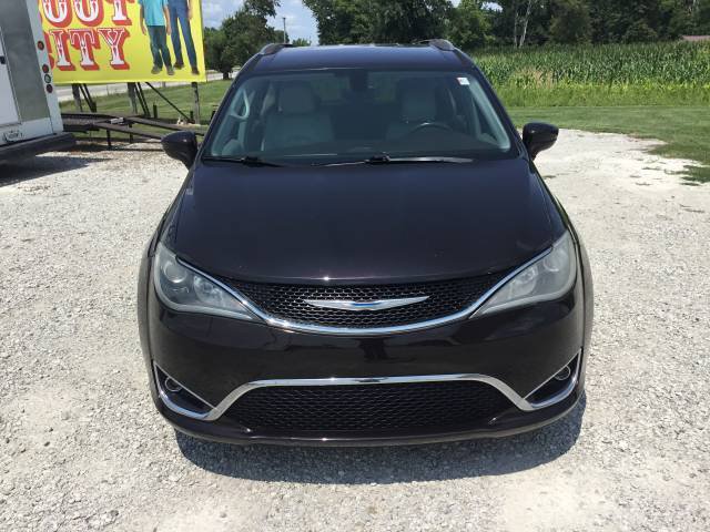 Used 2018 Chrysler Pacifica Touring-L w/ Premium Audio Group FWD image 8
