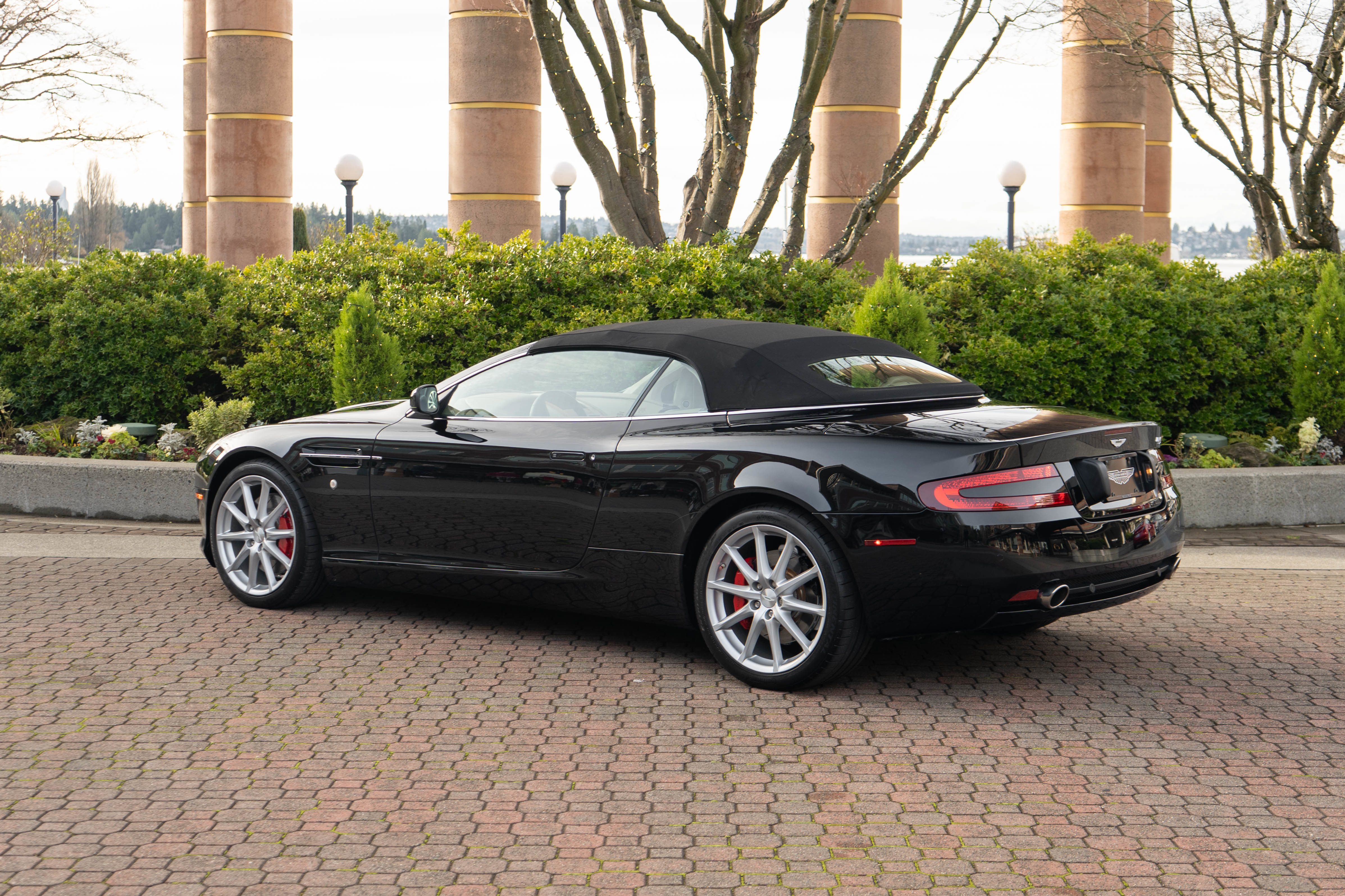 Used 2009 Aston Martin DB9 Volante image 2