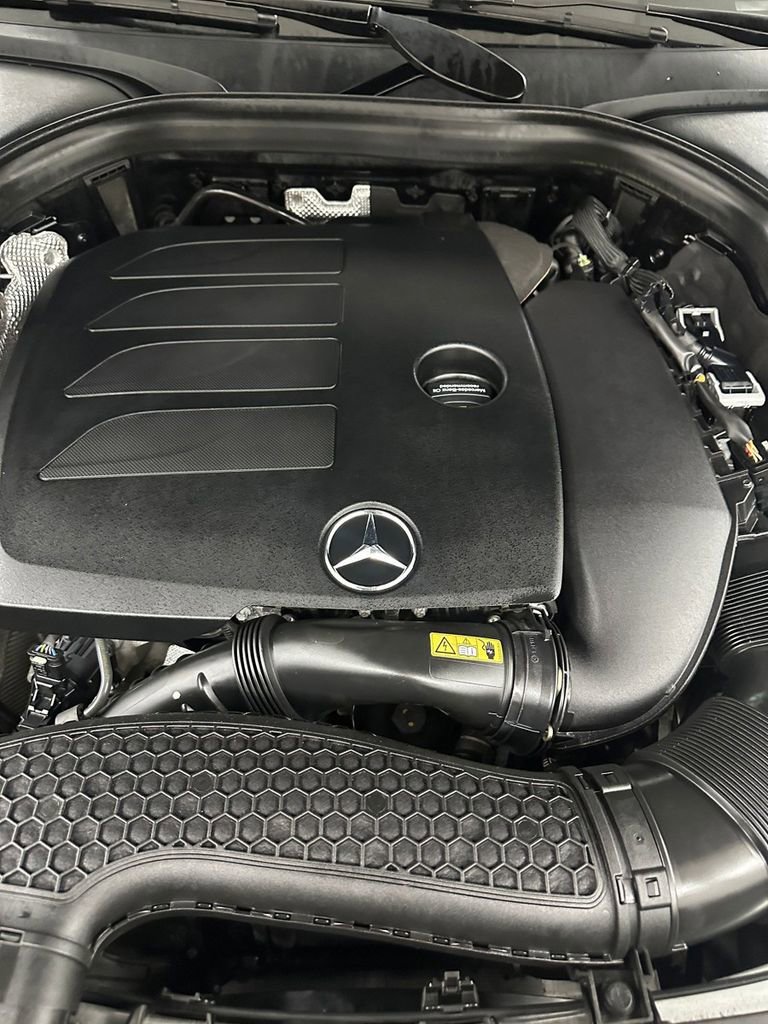 Used 2021 Mercedes-Benz GLC 300 4MATIC image 7