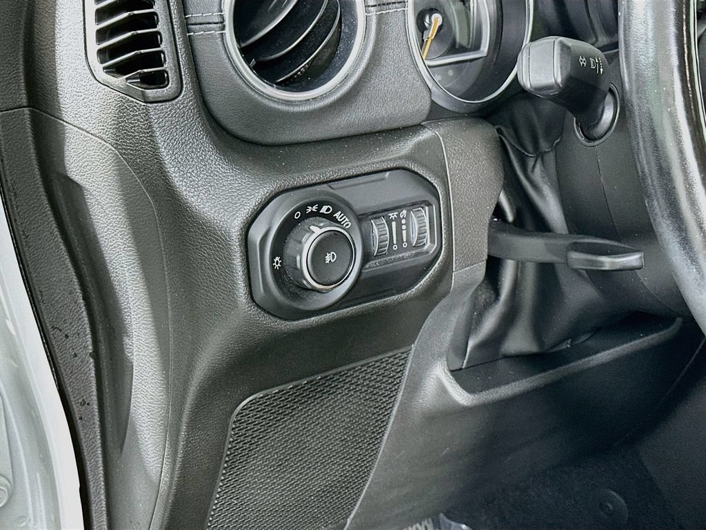 Used 2022 Jeep Wrangler Unlimited Sahara w/ Cold Weather Group AWD/4WD image 11