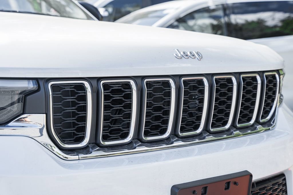 New 2025 Jeep Grand Cherokee Laredo X w/ Luxury Tech Group I image 12