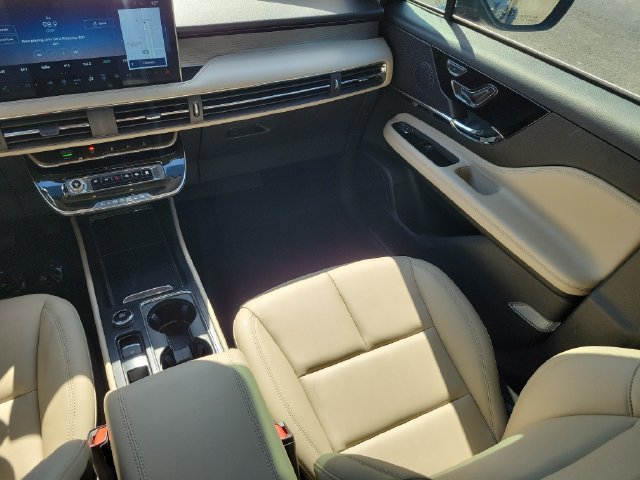 Used 2025 Lincoln Corsair FWD image 15