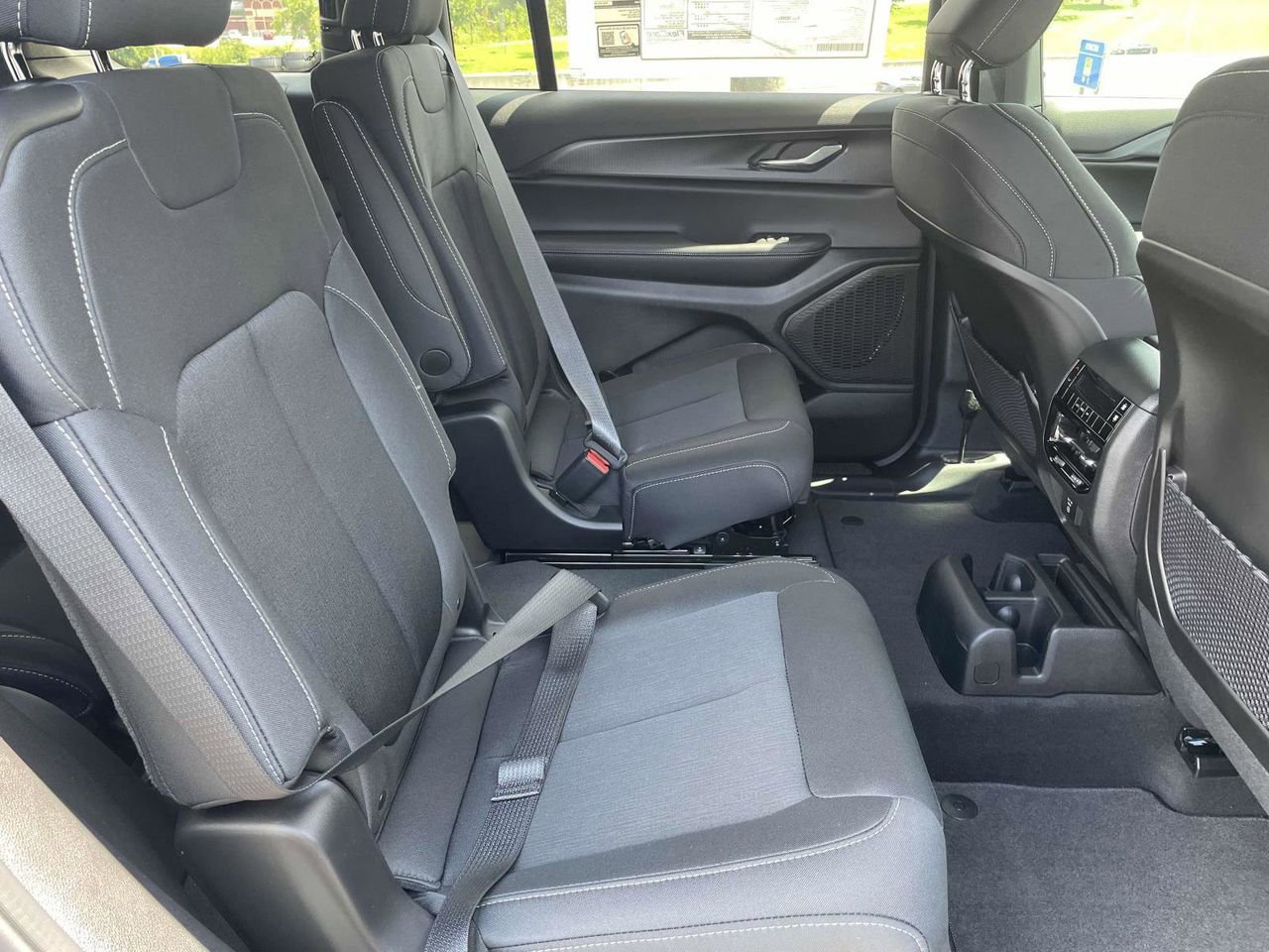 New 2025 Jeep Grand Cherokee L Laredo w/ Luxury Tech Group I image 32