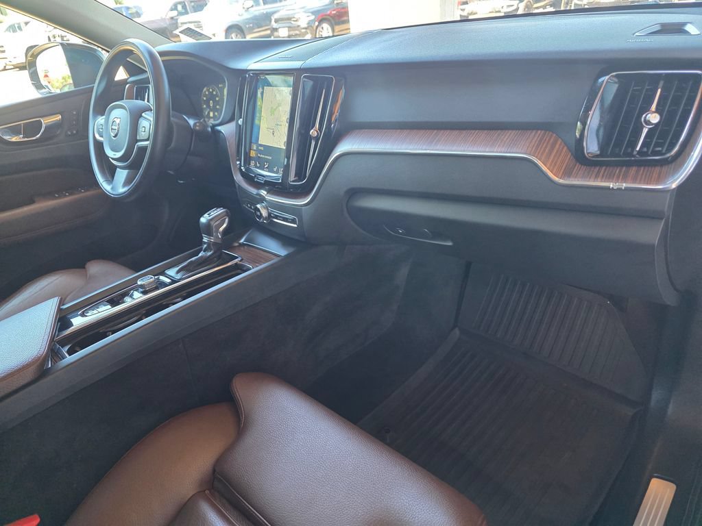 Used 2019 Volvo XC60 T5 Momentum w/ Multimedia Package AWD/4WD image 24