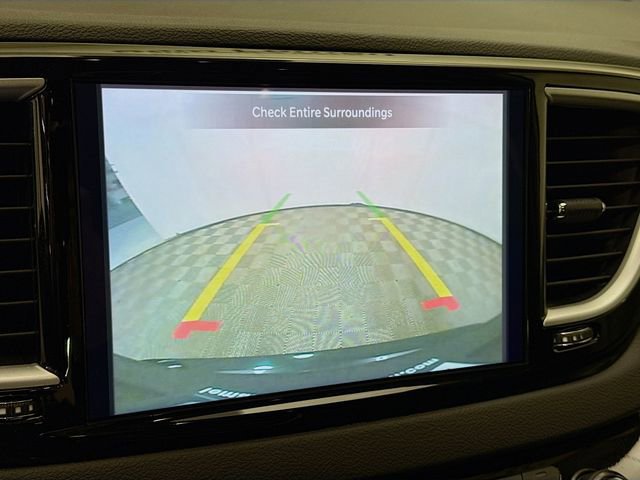 Used 2024 Chrysler Pacifica Touring-L image 13
