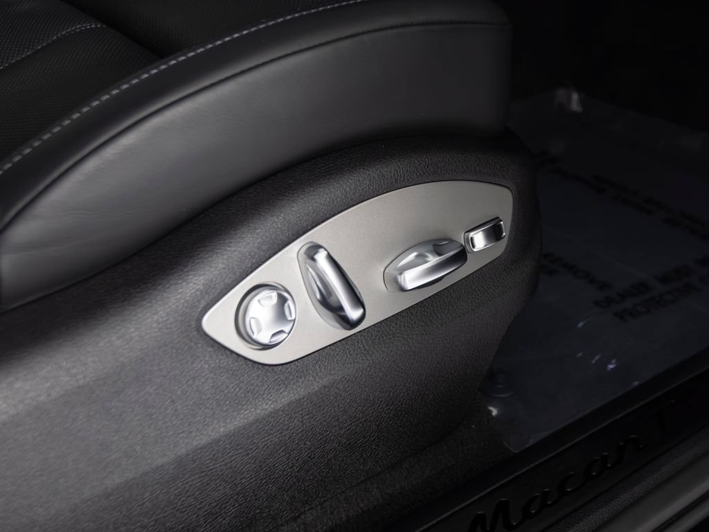 Certified 2026 Porsche Macan Turbo AWD/4WD image 37