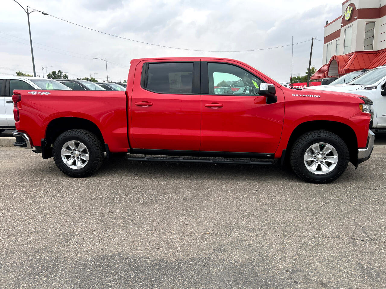 Used 2021 Chevrolet Silverado 1500 LT image 2