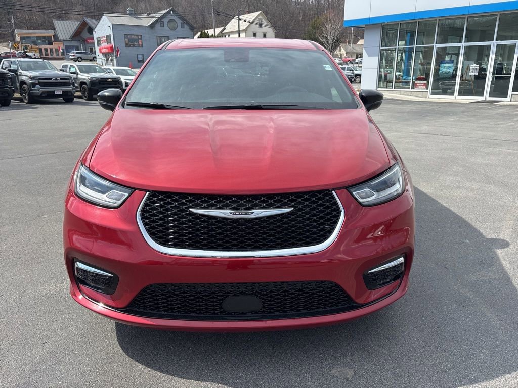 Used 2025 Chrysler Pacifica Select image 8