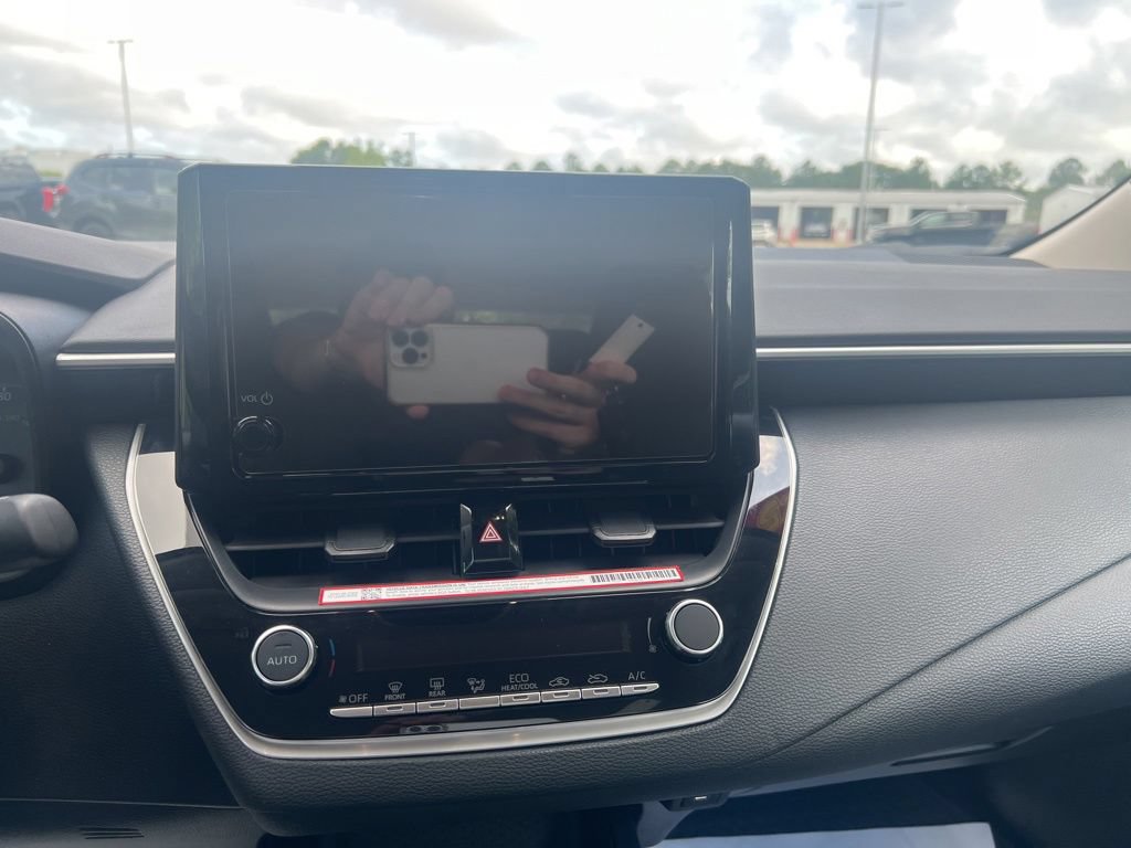Used 2025 Toyota Corolla LE FWD image 18