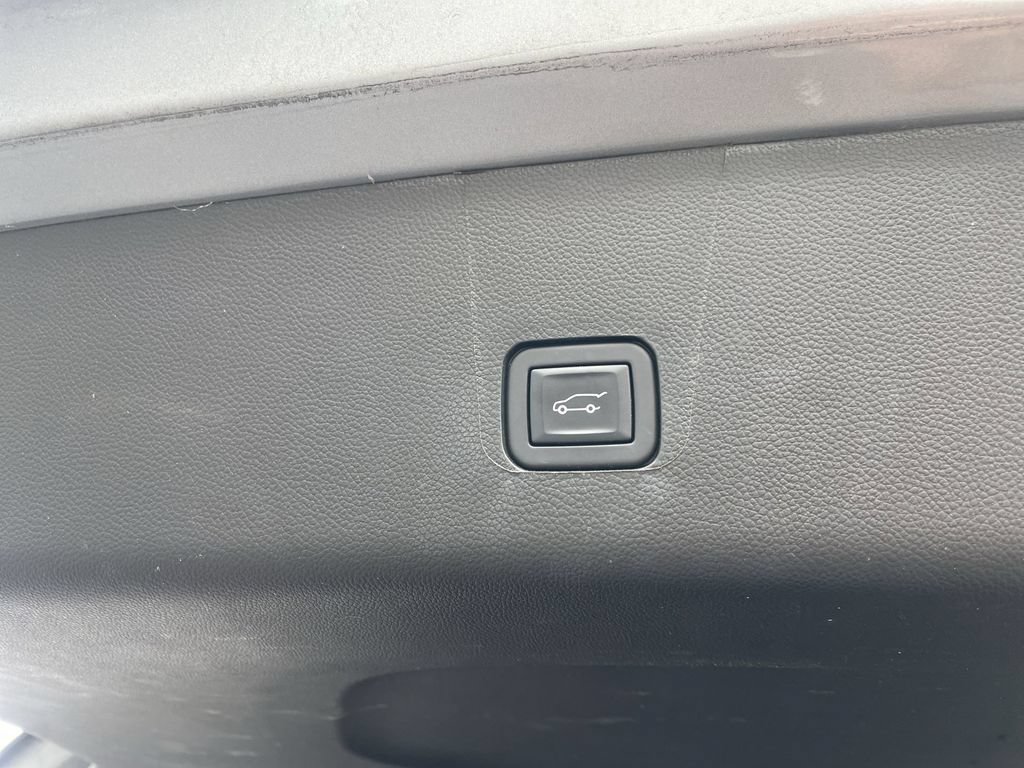 Used 2023 Chevrolet Traverse LT AWD/4WD image 37