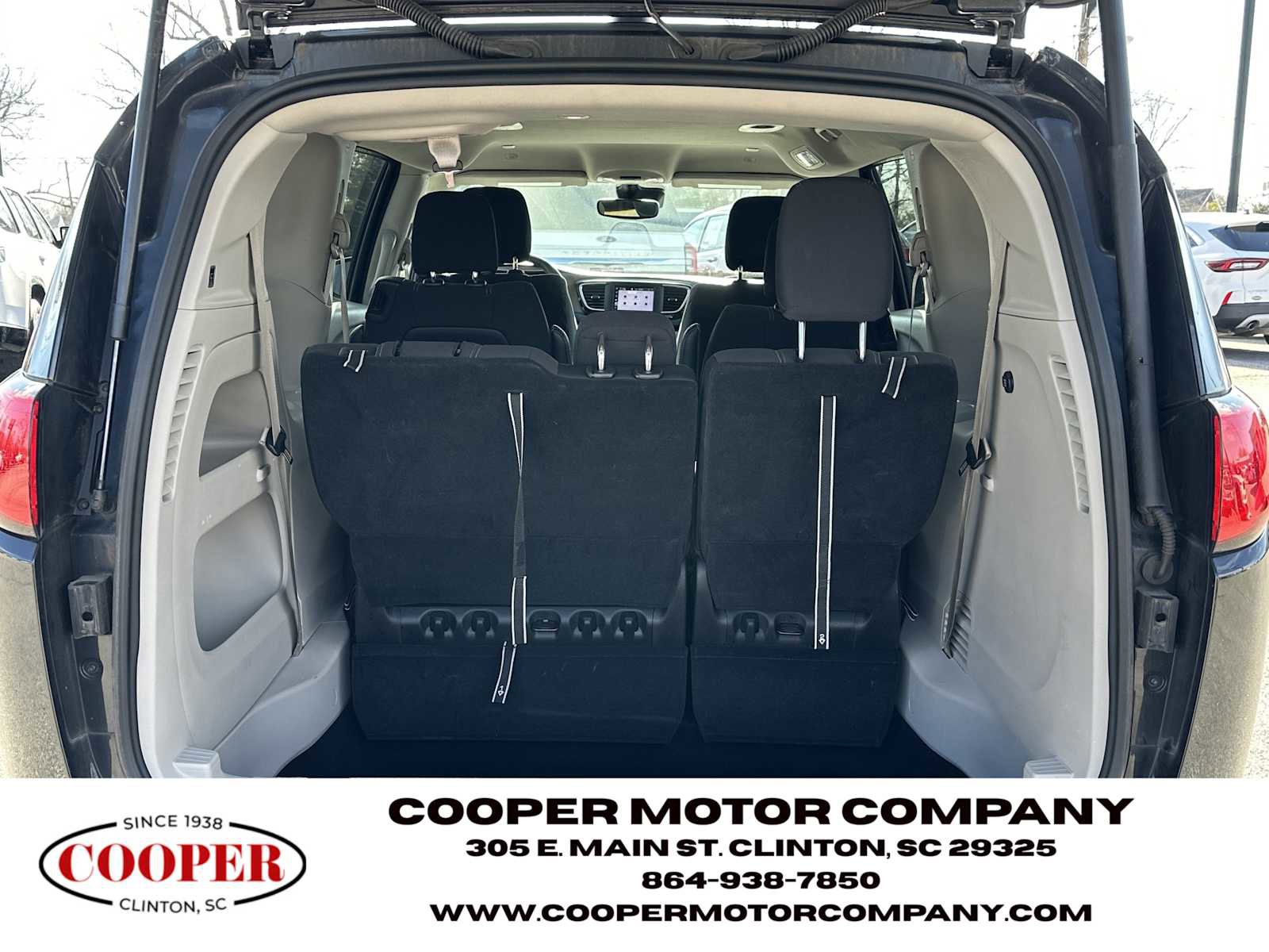 Used 2023 Chrysler Voyager LX image 17