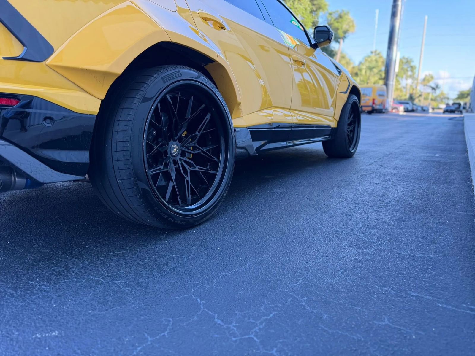 Used 2021 Lamborghini Urus AWD/4WD image 17