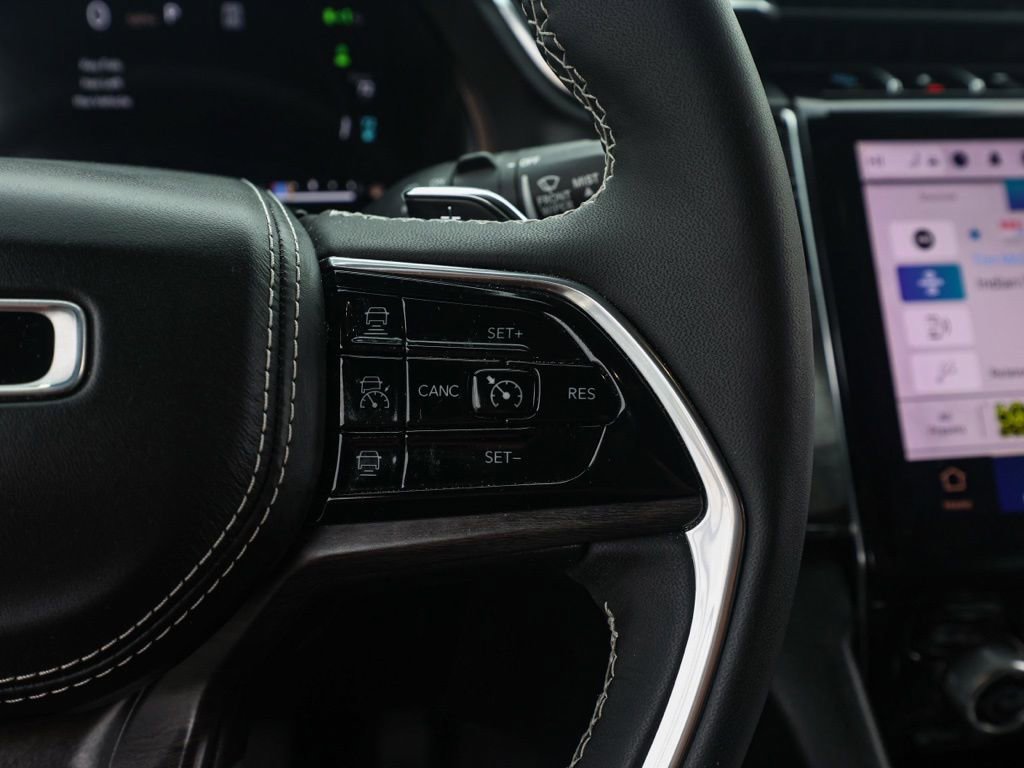 Used 2024 Jeep Grand Cherokee Overland w/ Luxury Tech Group IV image 27