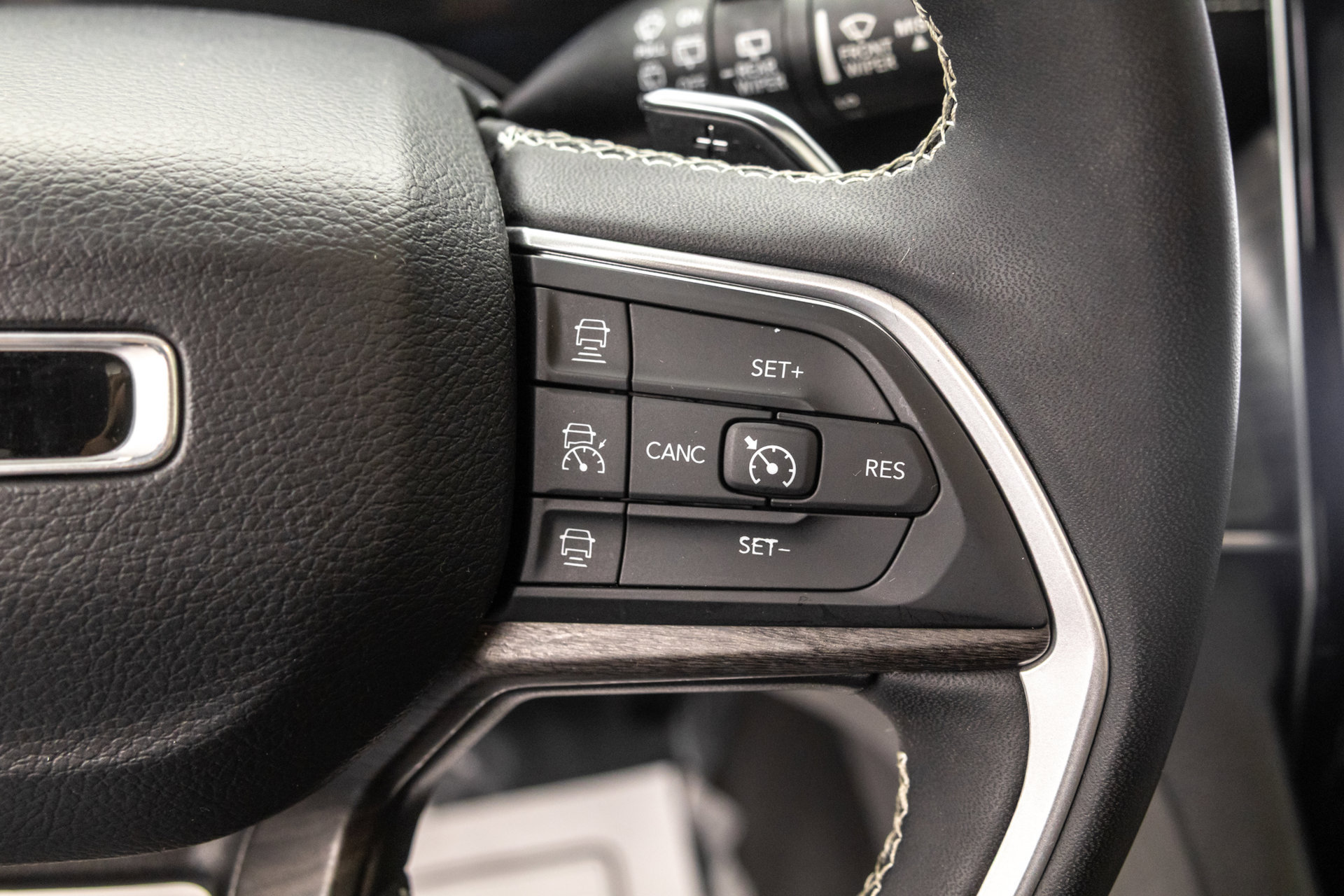 Used 2023 Jeep Grand Cherokee Limited AWD/4WD image 22