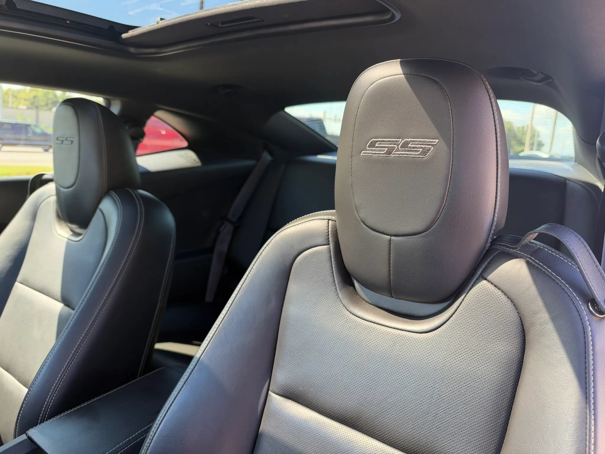 Used 2015 Chevrolet Camaro SS w/ LPO, Red Appearance Package RWD image 9