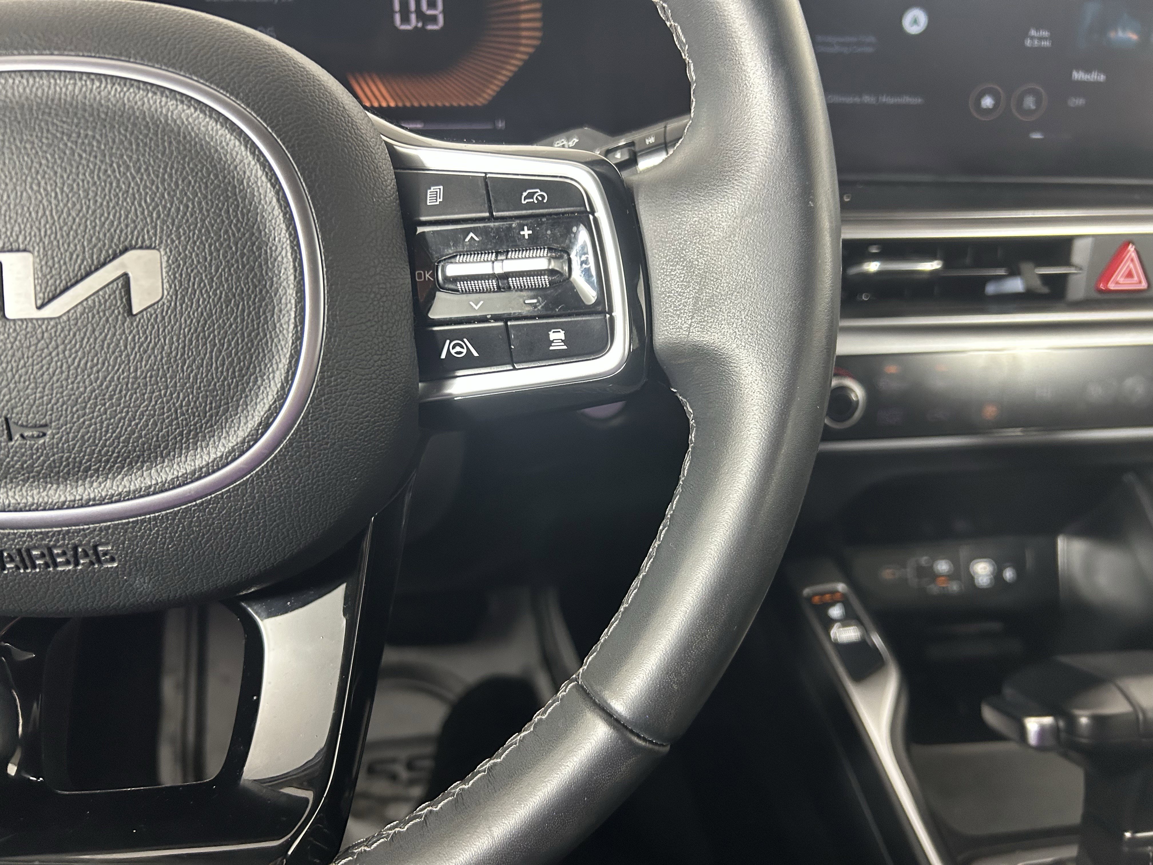 Used 2025 Kia Sorento S image 17