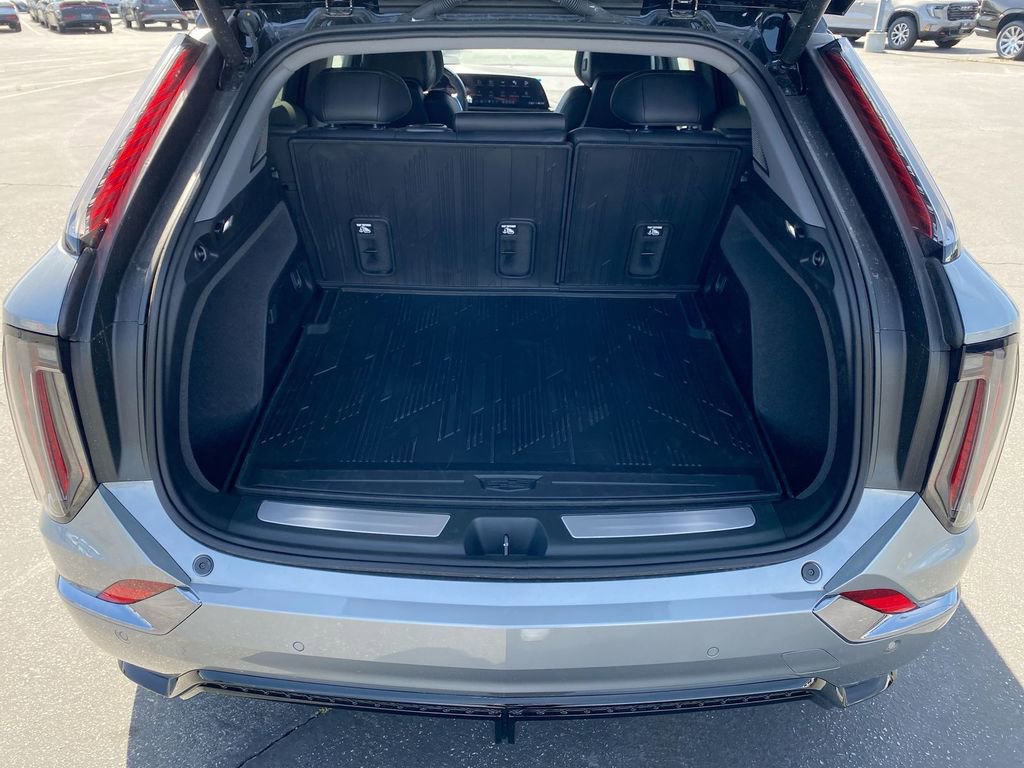 New 2026 Cadillac Optiq V w/ LPO, Floor Liner Package AWD/4WD image 38