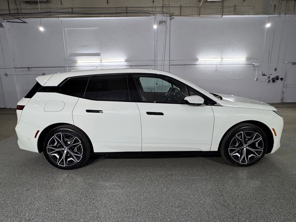 Used 2026 BMW iX xDrive45 AWD/4WD image 10