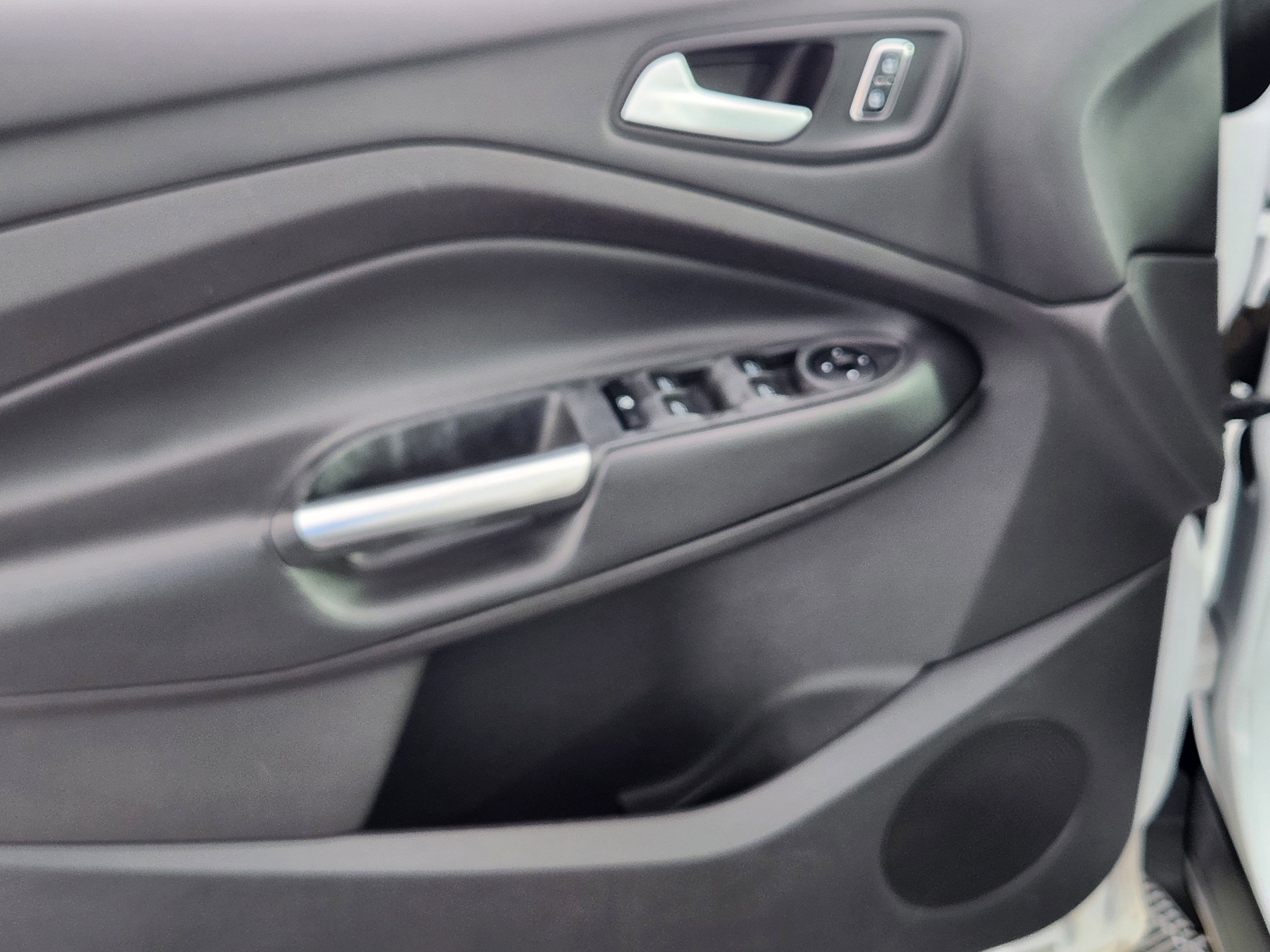 Used 2015 Ford Escape SE w/ Equipment Group 201A image 16