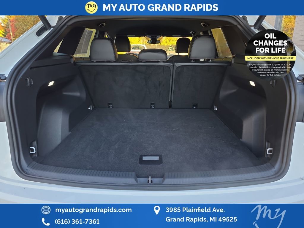 Used 2024 Volkswagen Atlas Cross Sport SE image 23