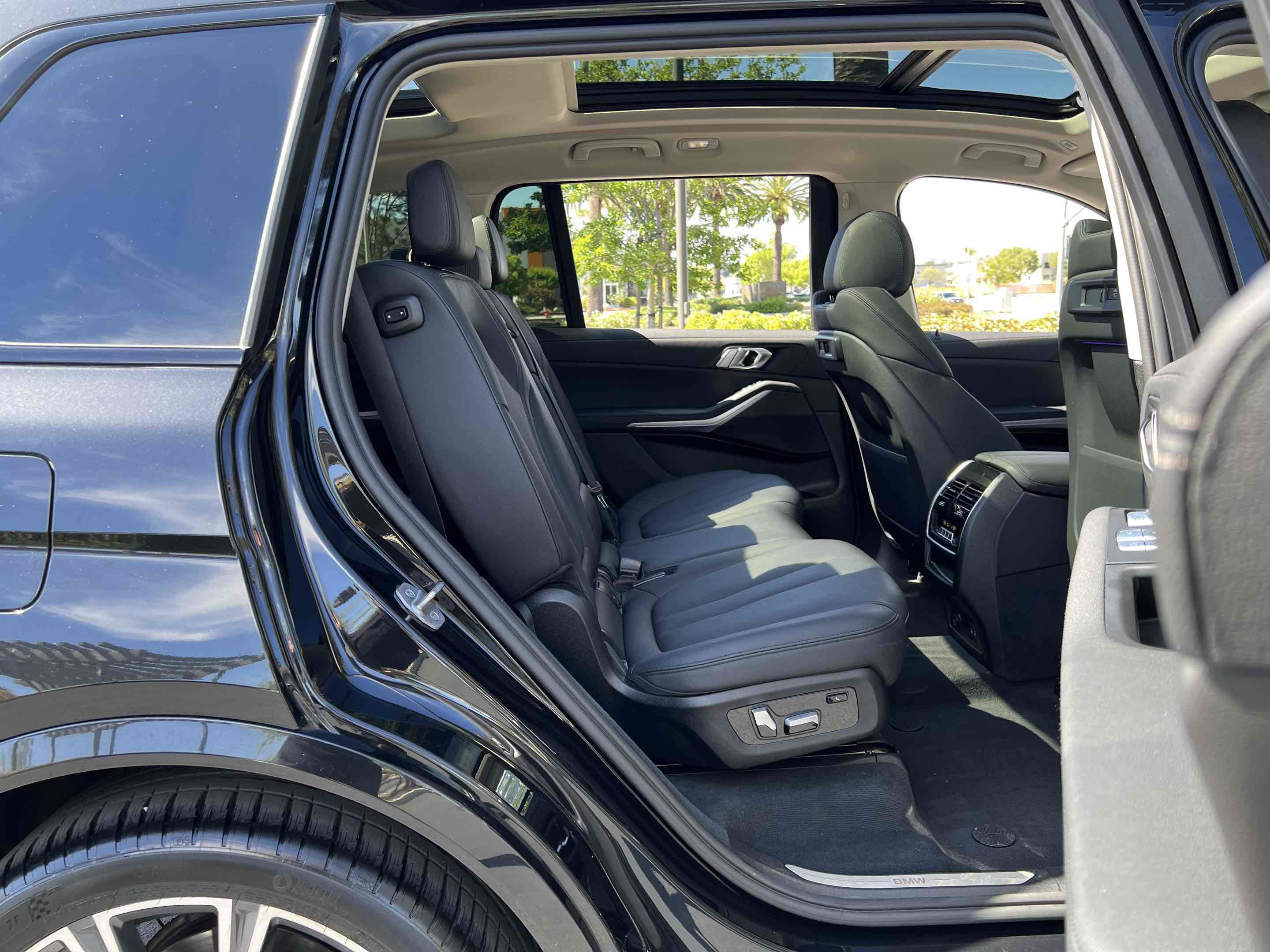 Used 2022 BMW X7 xDrive40i w/ Premium Package AWD/4WD image 77