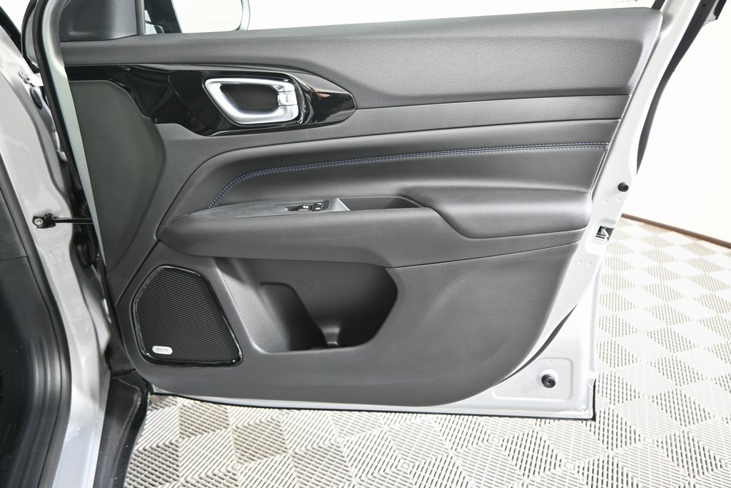 New 2026 Jeep Compass Limited w/ Sun, Sound & Navigation Group image 12