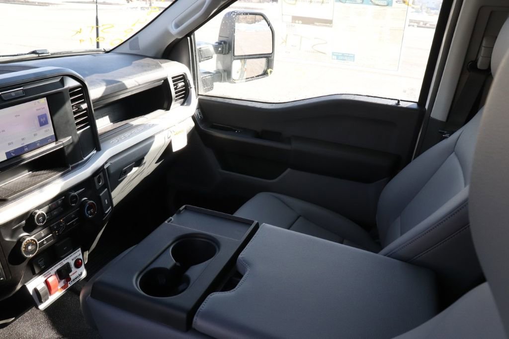 New 2026 Ford F550 4x4 Regular Cab Super Duty image 12