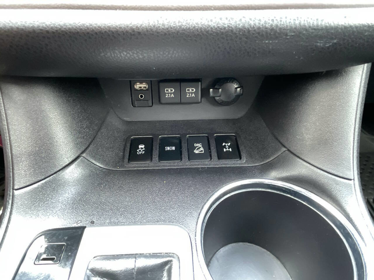 Used 2019 Toyota Highlander XLE AWD/4WD image 21