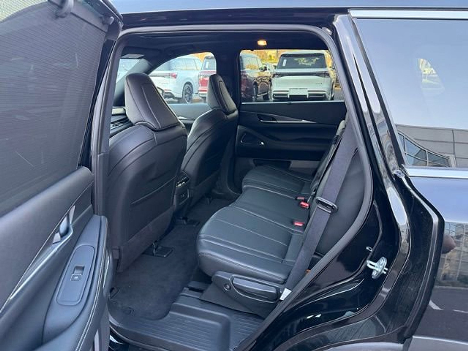 Certified 2025 INFINITI QX60 Luxe w/ Black Edition image 10