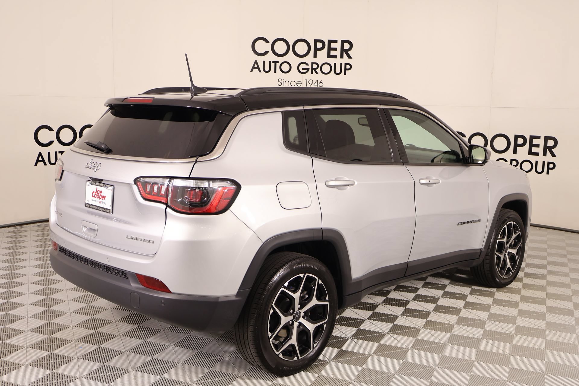 Used 2025 Jeep Compass Limited AWD/4WD image 19