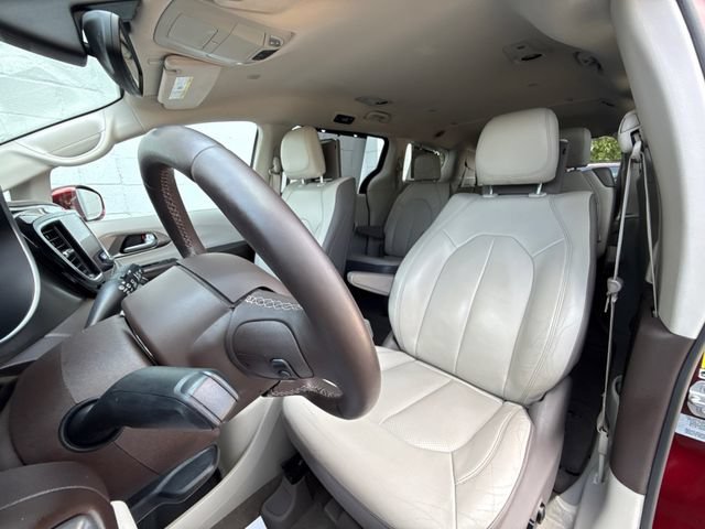 Used 2017 Chrysler Pacifica Touring-L Plus FWD image 24