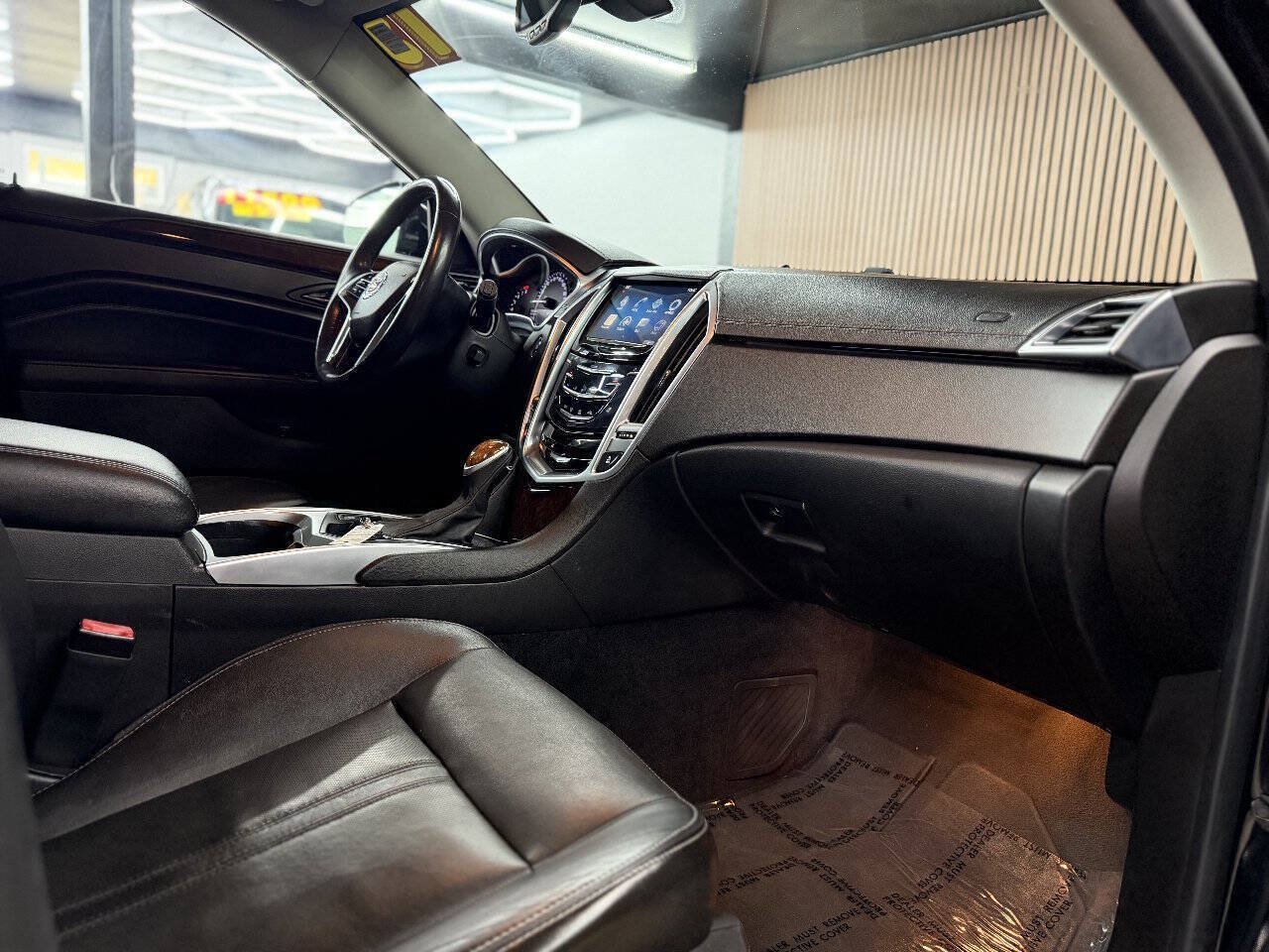 Used 2015 Cadillac SRX Luxury AWD/4WD image 6