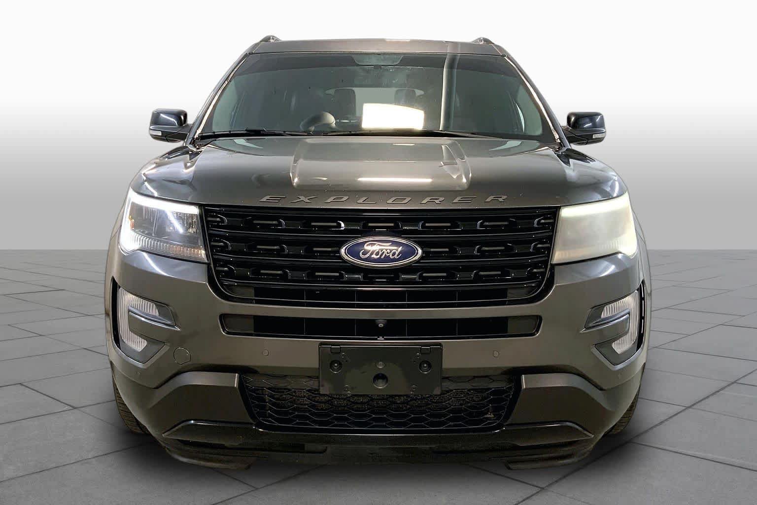 Used 2017 Ford Explorer Sport w/ Equipment Group 401A AWD/4WD image 3