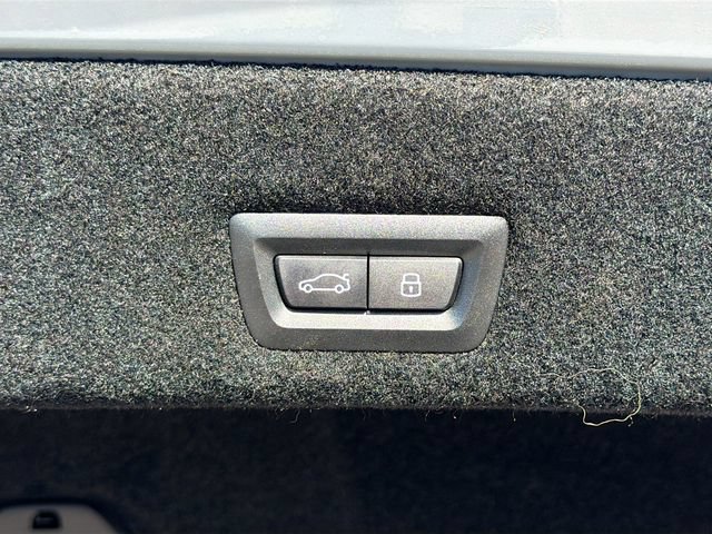 Used 2025 BMW i7 xDrive60 AWD/4WD image 13