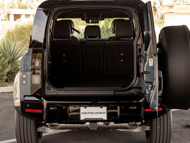 New 2026 Land Rover Defender 110 X-Dynamic SE image 24