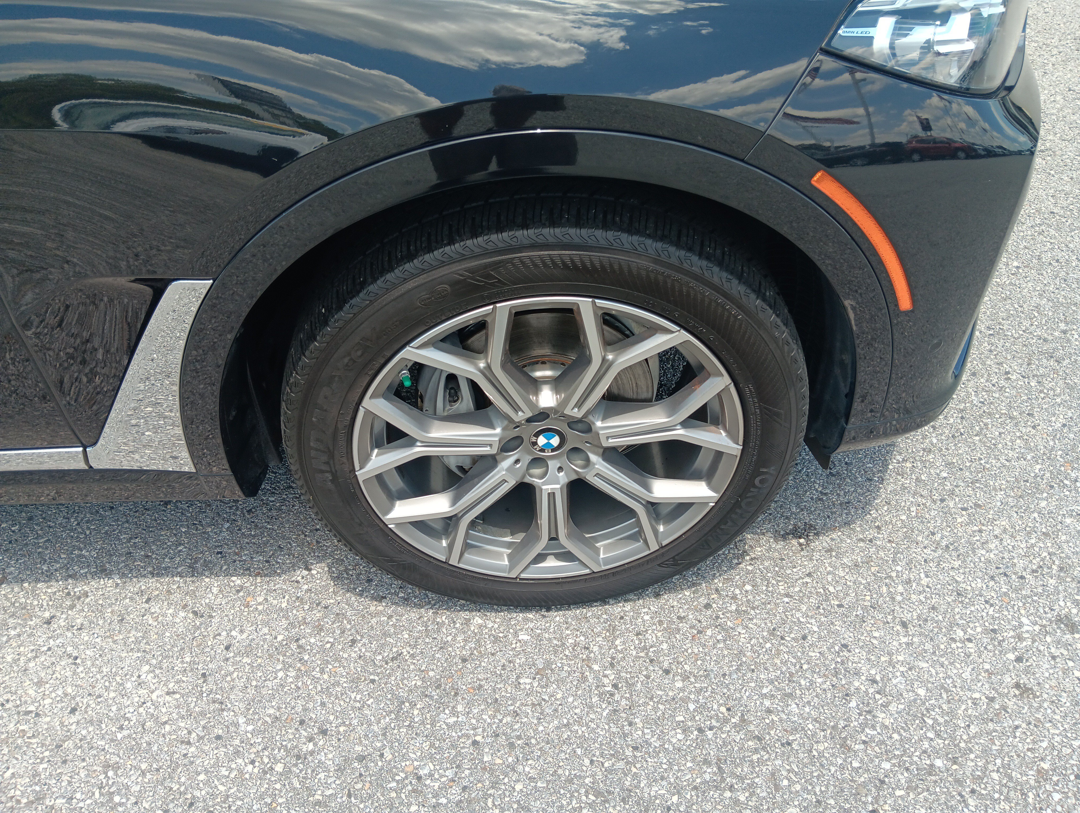 Used 2021 BMW X7 xDrive40i w/ Premium Package AWD/4WD image 8