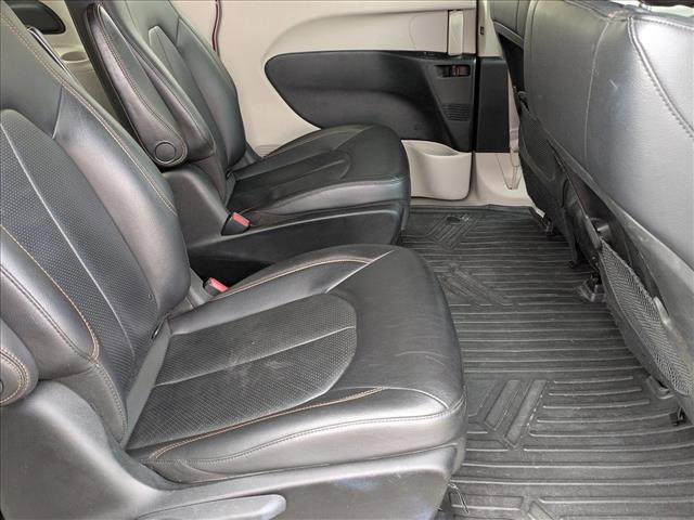 Used 2018 Chrysler Pacifica Touring-L image 19