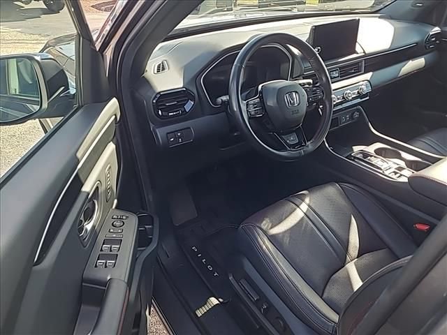 Used 2025 Honda Pilot Black Edition image 7