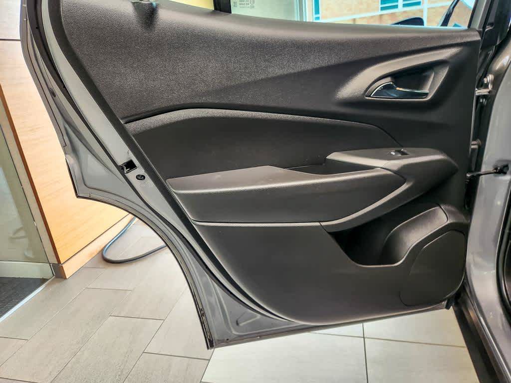 Used 2025 Chevrolet Trax RS w/ Sunroof Package FWD image 21