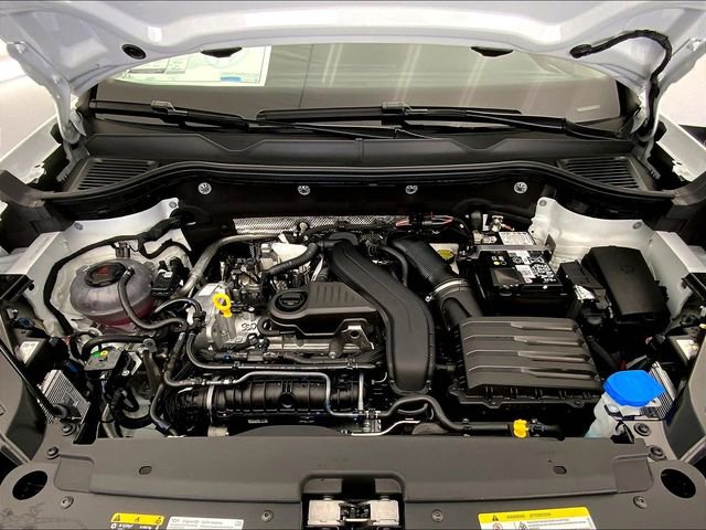 New 2026 Volkswagen Taos SE image 11